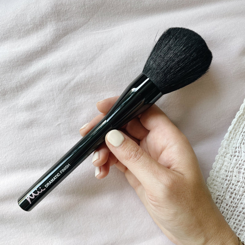 mii-cosmetics-dramatic-finish-brush